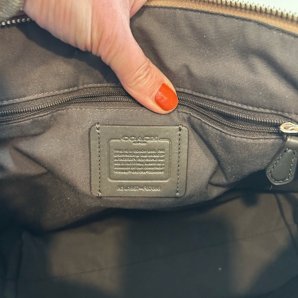 COACH PEBBLED LEATHER CLASSIC SHOULDER HANDBAG SILVER / CHAMPAGNE TONE - Picture 14 of 16